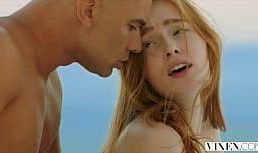 Jia Lissa follando con su amigo Jason en una casa de Grecia