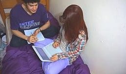 Logra follar con la chica pelirroja buenorra de la universidad