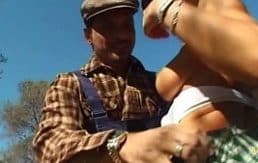 Inglesa cachonda se pierde en Albacete y acaba follando con un granjero