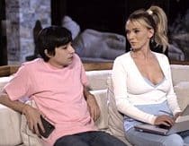 A la MILF Pristine Edge le gustan los jovencitos como su hijastro