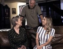 Las hermanas Katie Morgan y Dee Williams comparten la polla del marido bígamo
