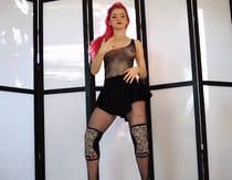 La Tiktoker Emma Fiore por fin se animó a hacer un striptease completo