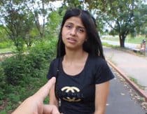 Pillé a mi hermana colombiana escapando del castigo de mamá y le cobré por mi silencio