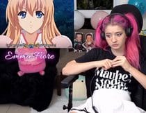 Emma Fiore reacciona con una paja a su primer video hentai